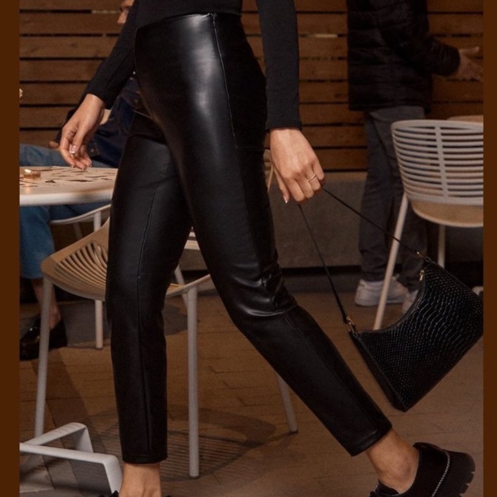 NWT Fabletics Vegan Leather High-Waisted Legging in Black